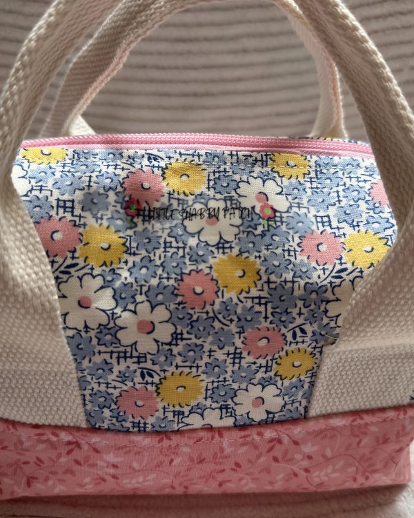 Boutique Travel Bag — Vintage Daisy
